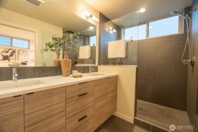 4413 Meridian Avenue N, Seattle, WA 98103 - Photo 15