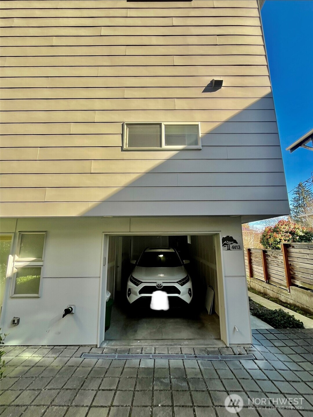 4413 Meridian Avenue N, Seattle, WA 98103