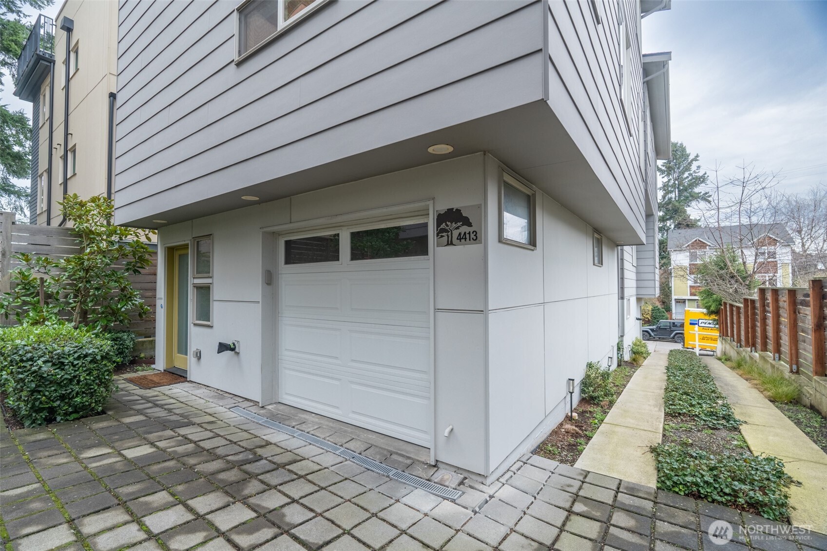 4413 Meridian Avenue N, Seattle, WA 98103