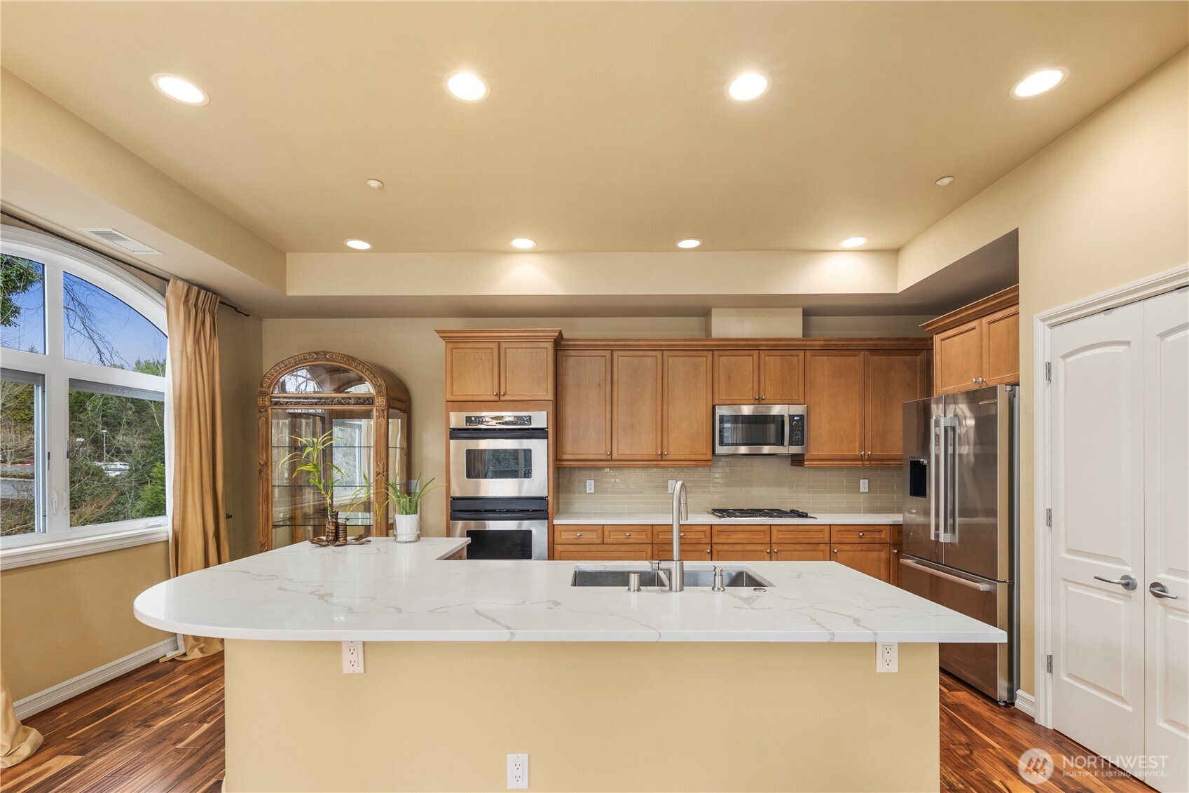 10398 NE 17th Street #305, Bellevue, WA 98004