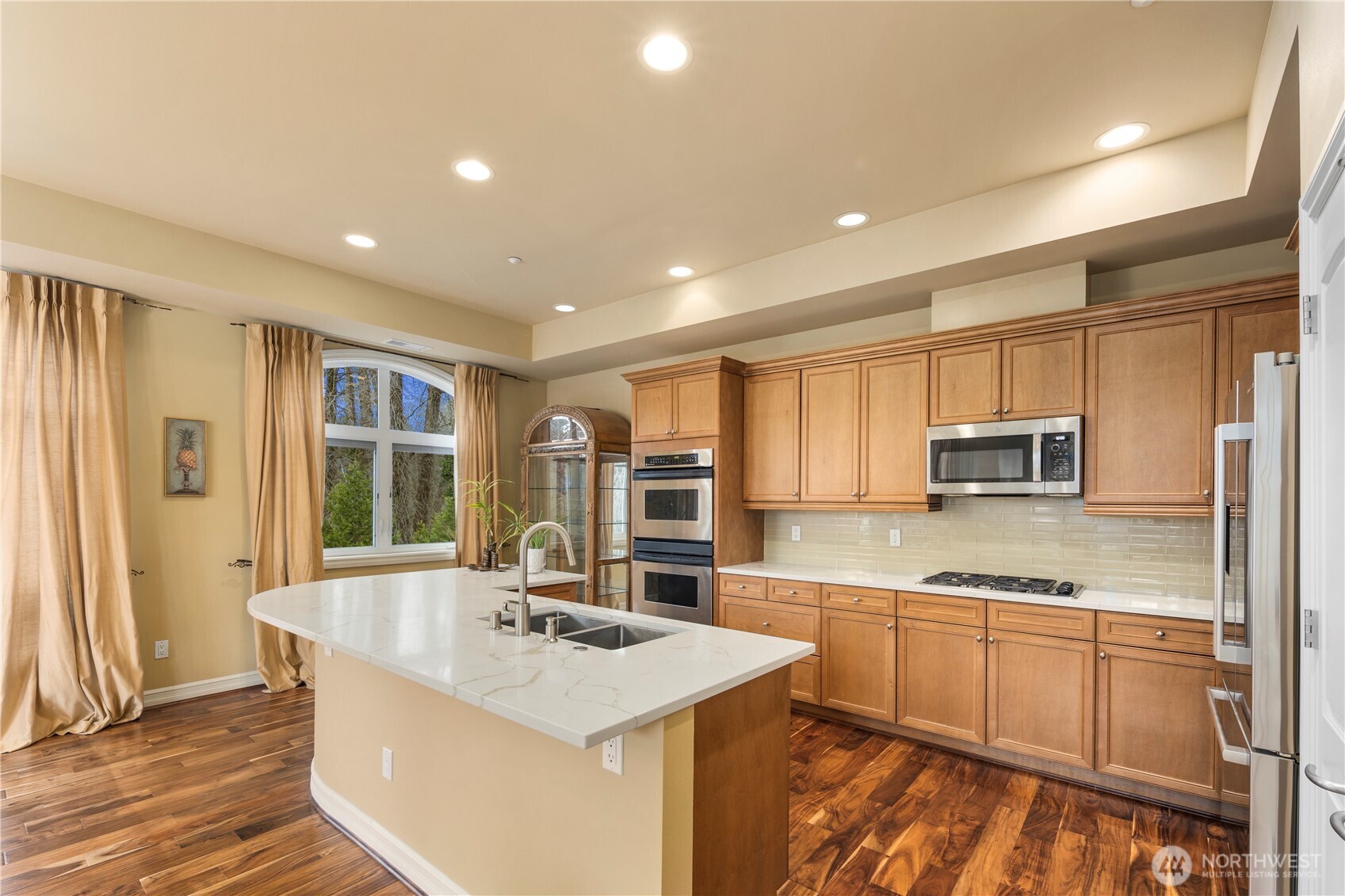 10398 NE 17th Street #305, Bellevue, WA 98004