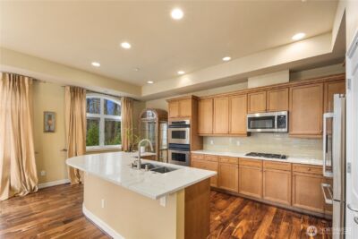 10398 NE 17th Street #305, Bellevue, WA 98004 - Photo 15