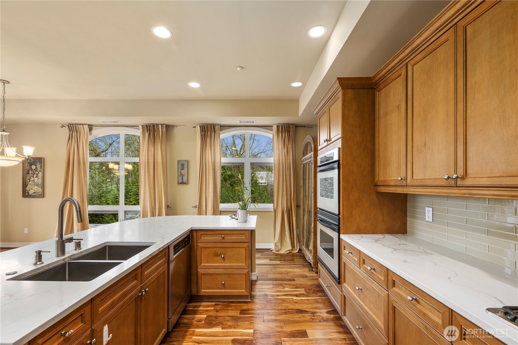 10398 NE 17th Street #305, Bellevue, WA 98004