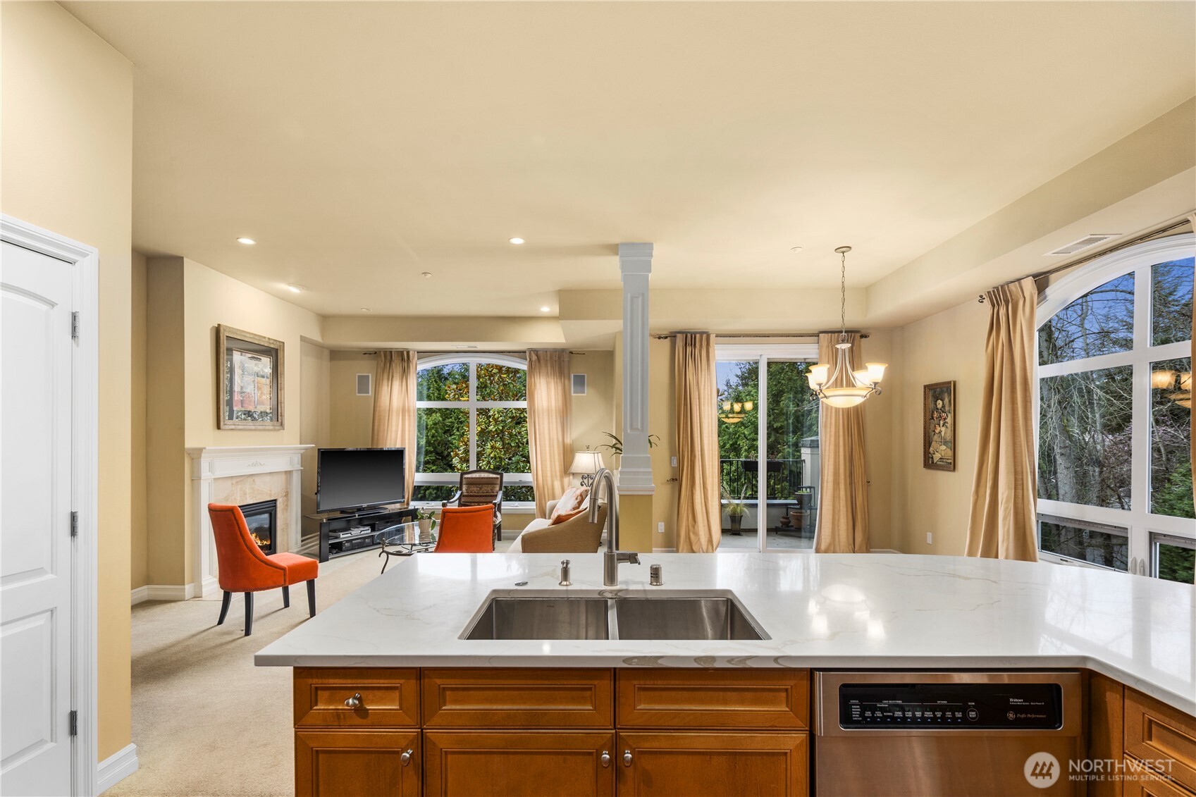 10398 NE 17th Street #305, Bellevue, WA 98004