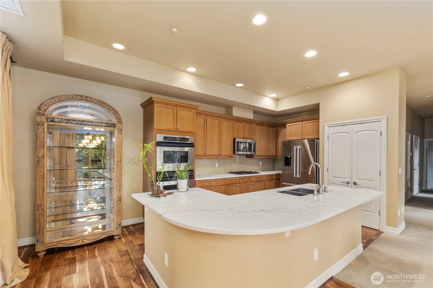 10398 NE 17th Street #305, Bellevue, WA 98004