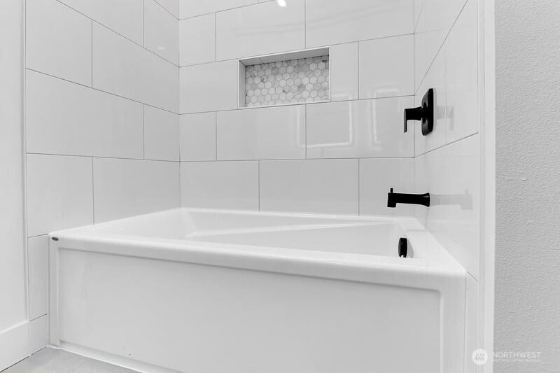 5921 164th Street SW, Lynnwood, WA 98037