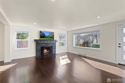 12046 12 Avenue NE, Seattle, WA 98125 - Photo 3