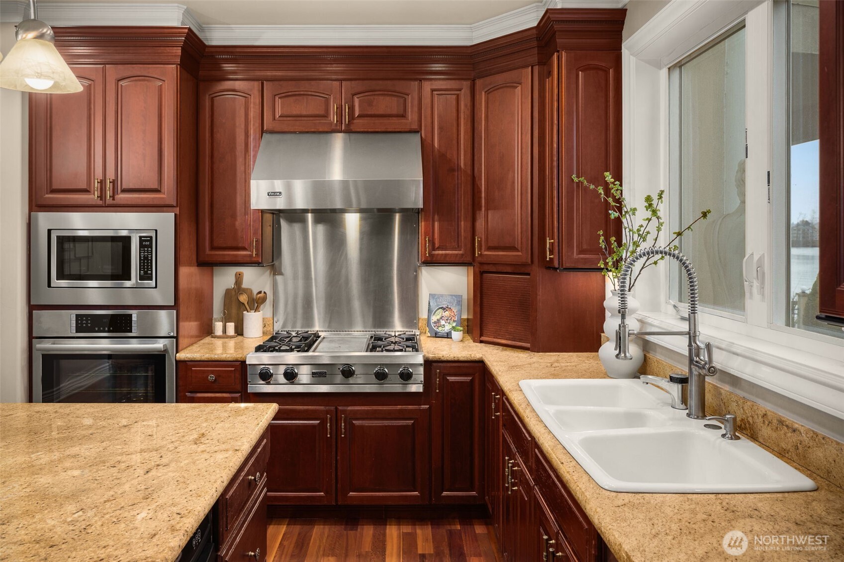 17765 Beach Drive NE, Lake Forest Park, WA 98155