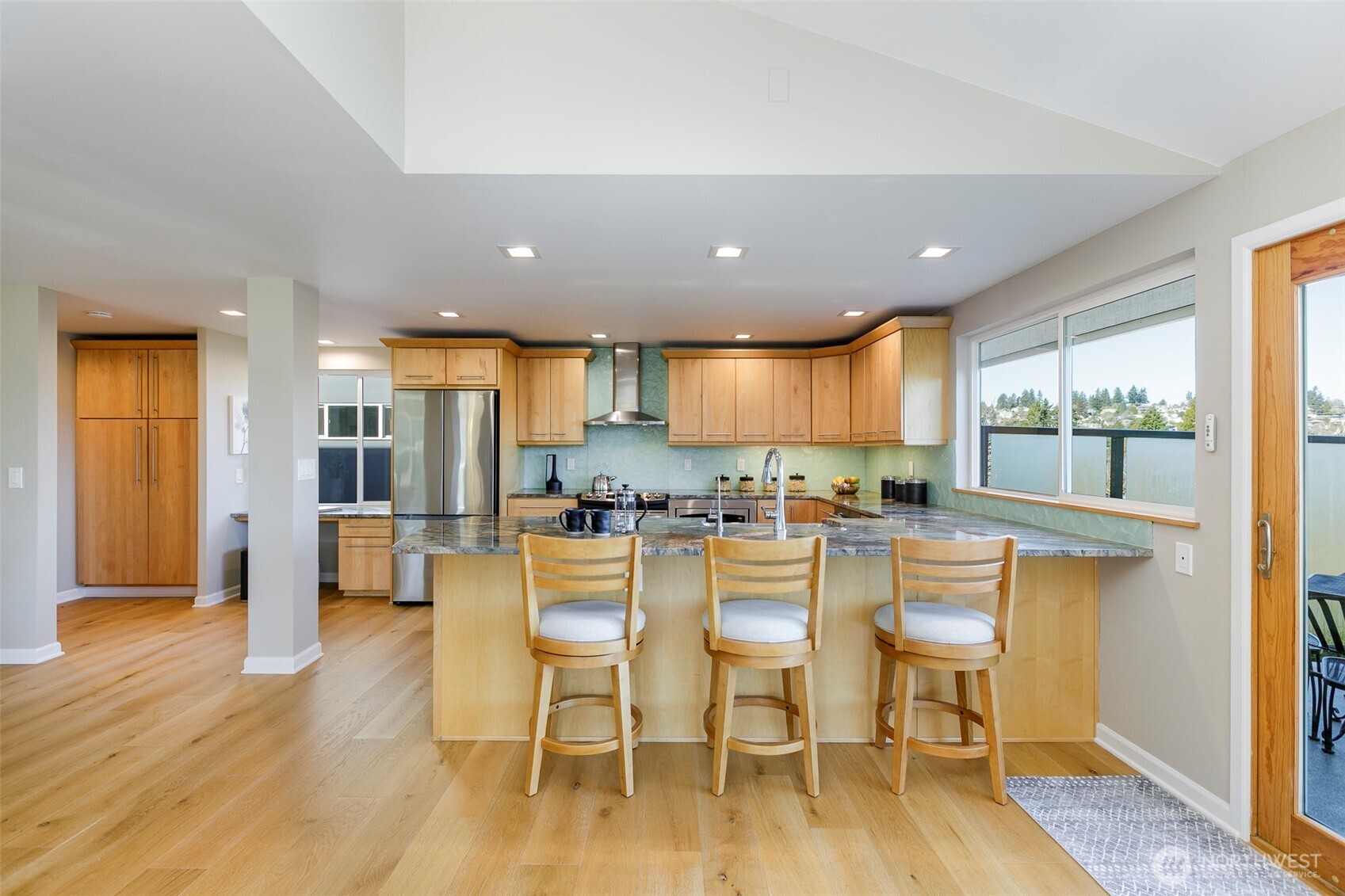 6001 60th Avenue NE, Seattle, WA 98115-7909