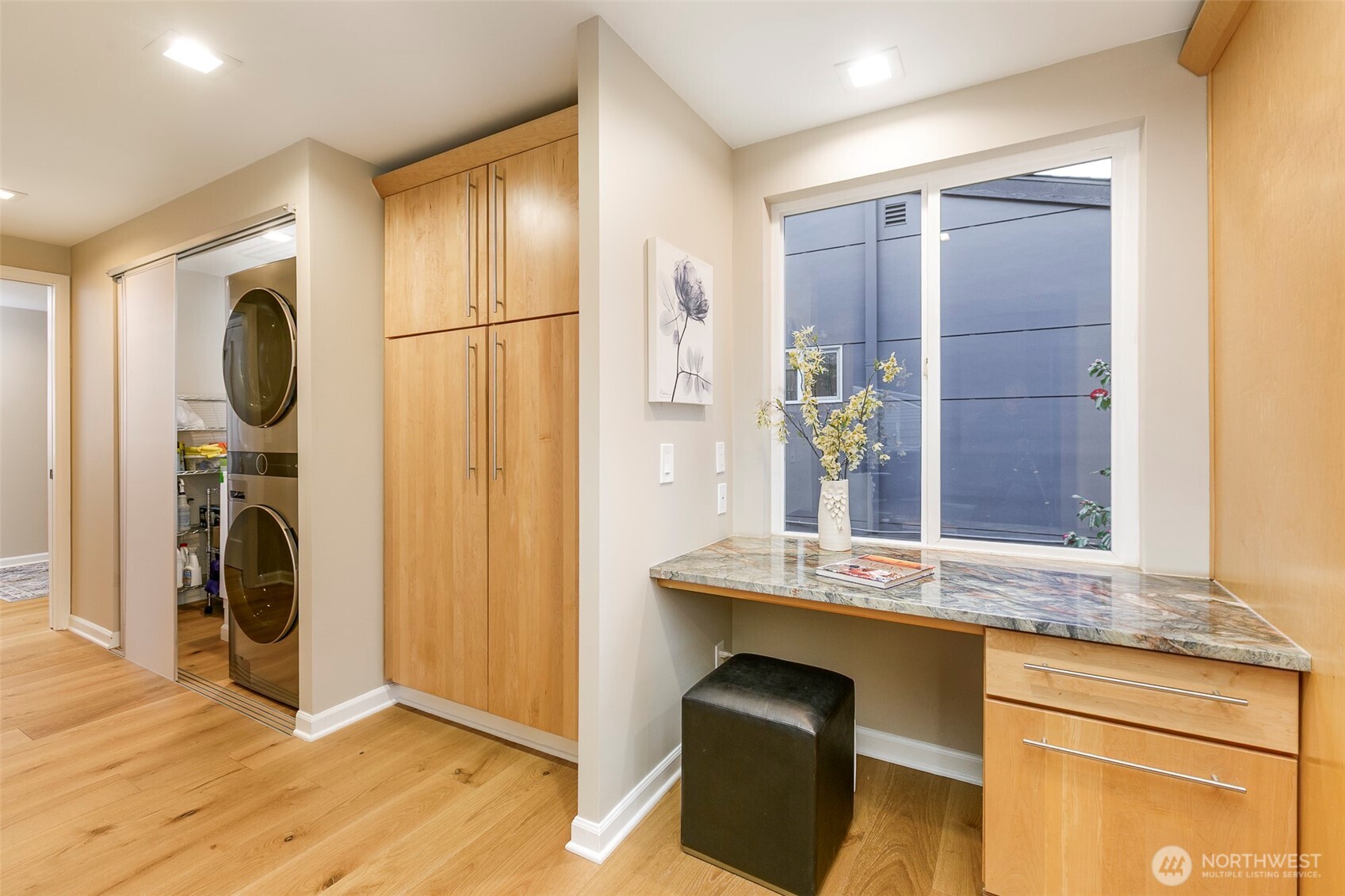 6001 60th Avenue NE, Seattle, WA 98115-7909