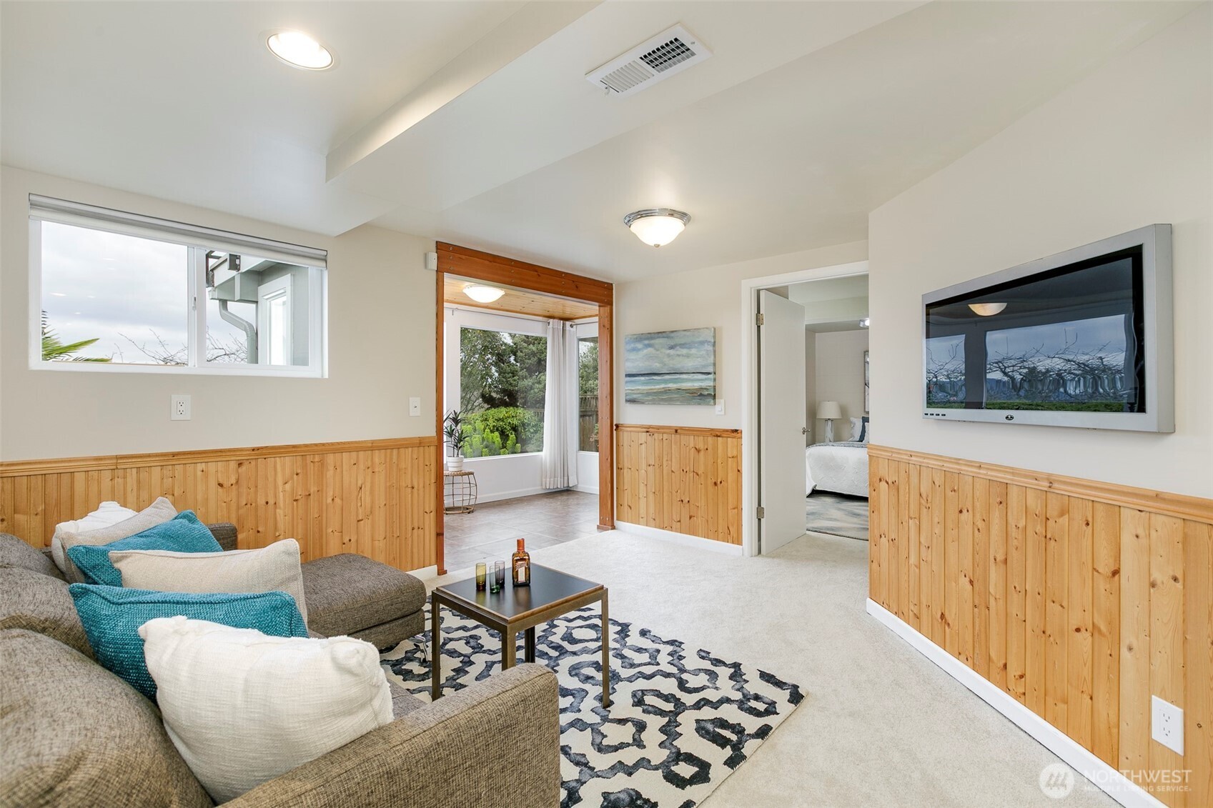 6001 60th Avenue NE, Seattle, WA 98115-7909