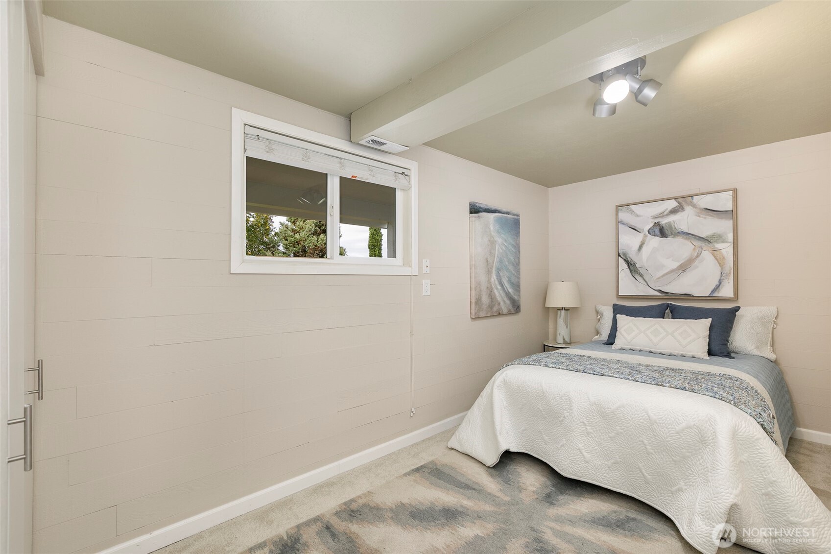 6001 60th Avenue NE, Seattle, WA 98115-7909