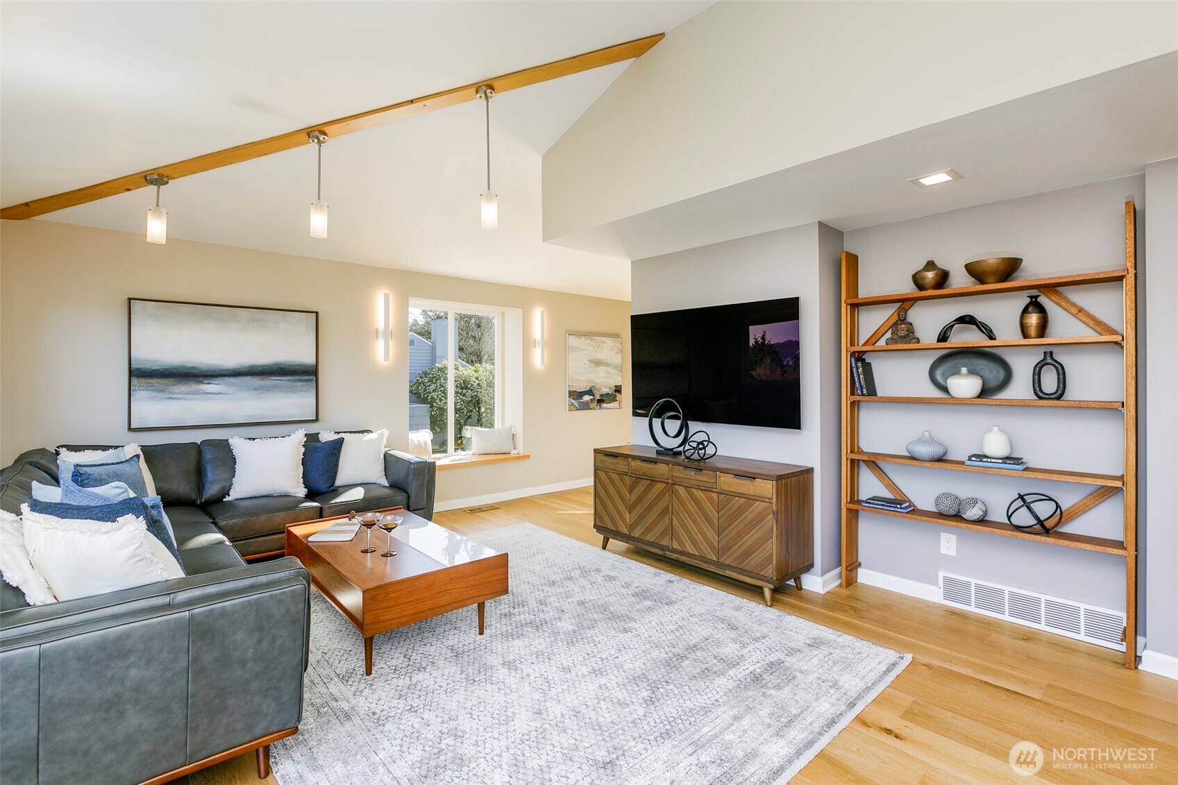 6001 60th Avenue NE, Seattle, WA 98115-7909