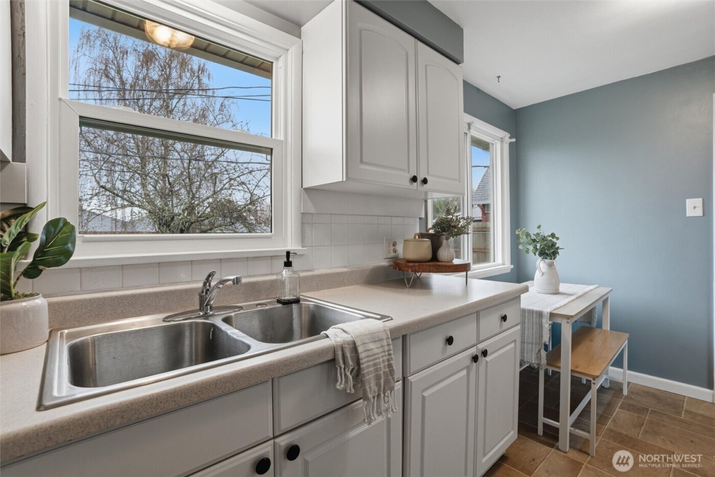 2012 Nipsic Avenue , Bremerton, WA 98310