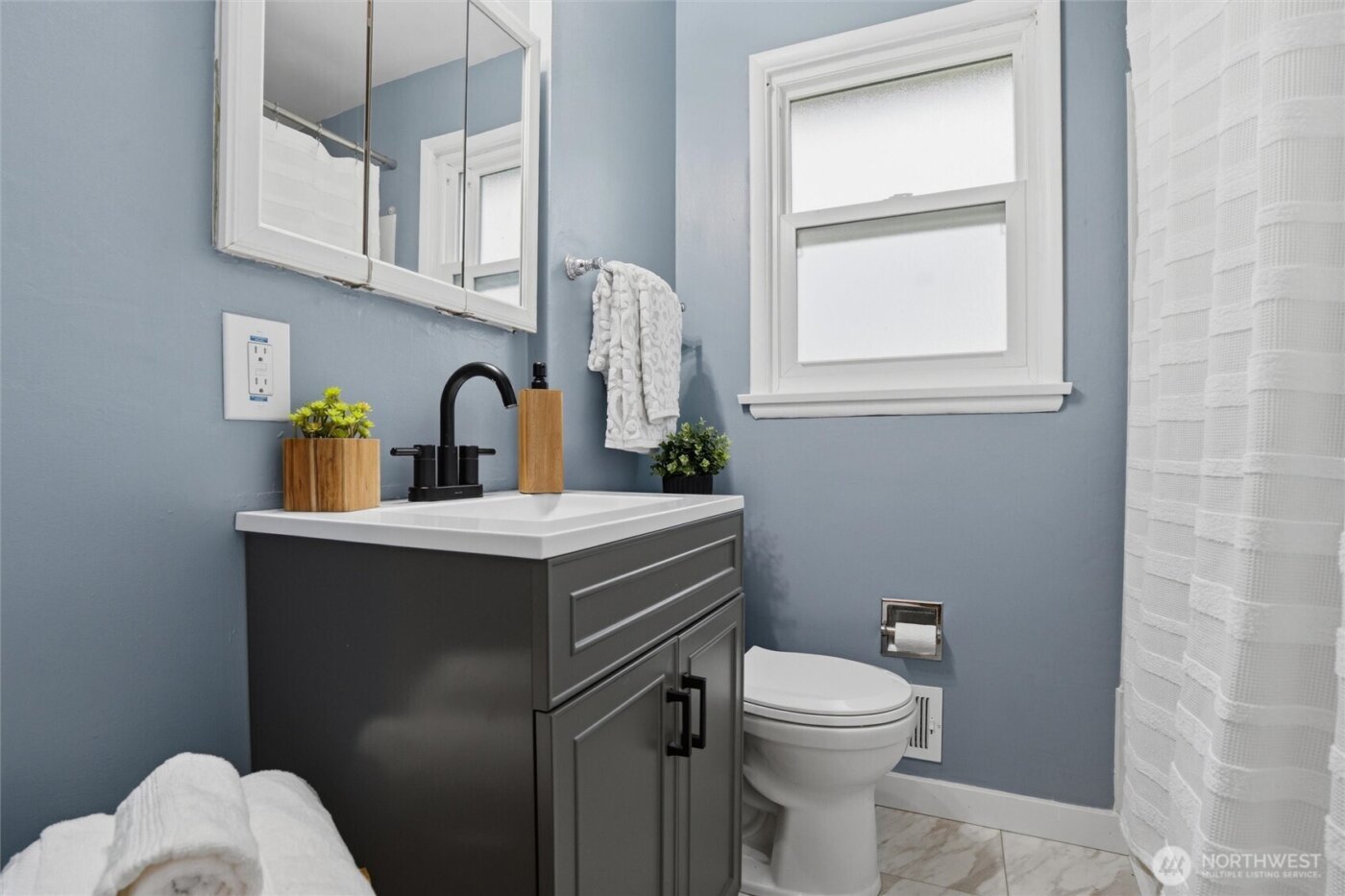 2012 Nipsic Avenue , Bremerton, WA 98310