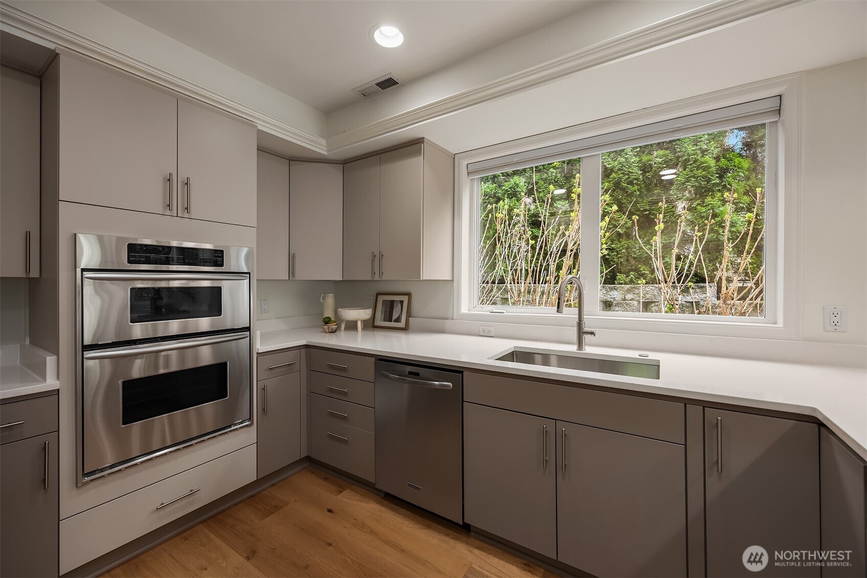 316 5th Avenue #102, Kirkland, WA 98033