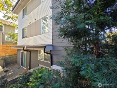 4709 B 8th Avenue NE, Seattle, WA 98105 - Photo 2