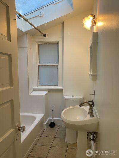 2611 3rd Avenue W, Seattle, WA 98119 - Photo 8