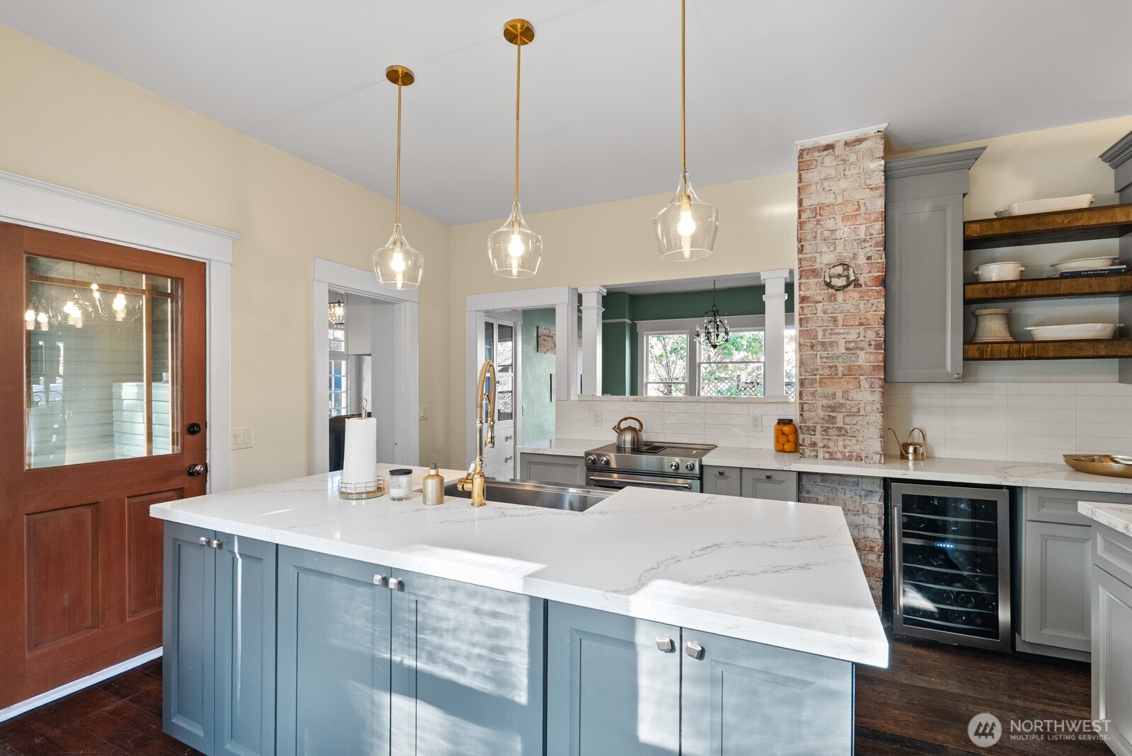 9615 57th Avenue S, Seattle, WA 98118