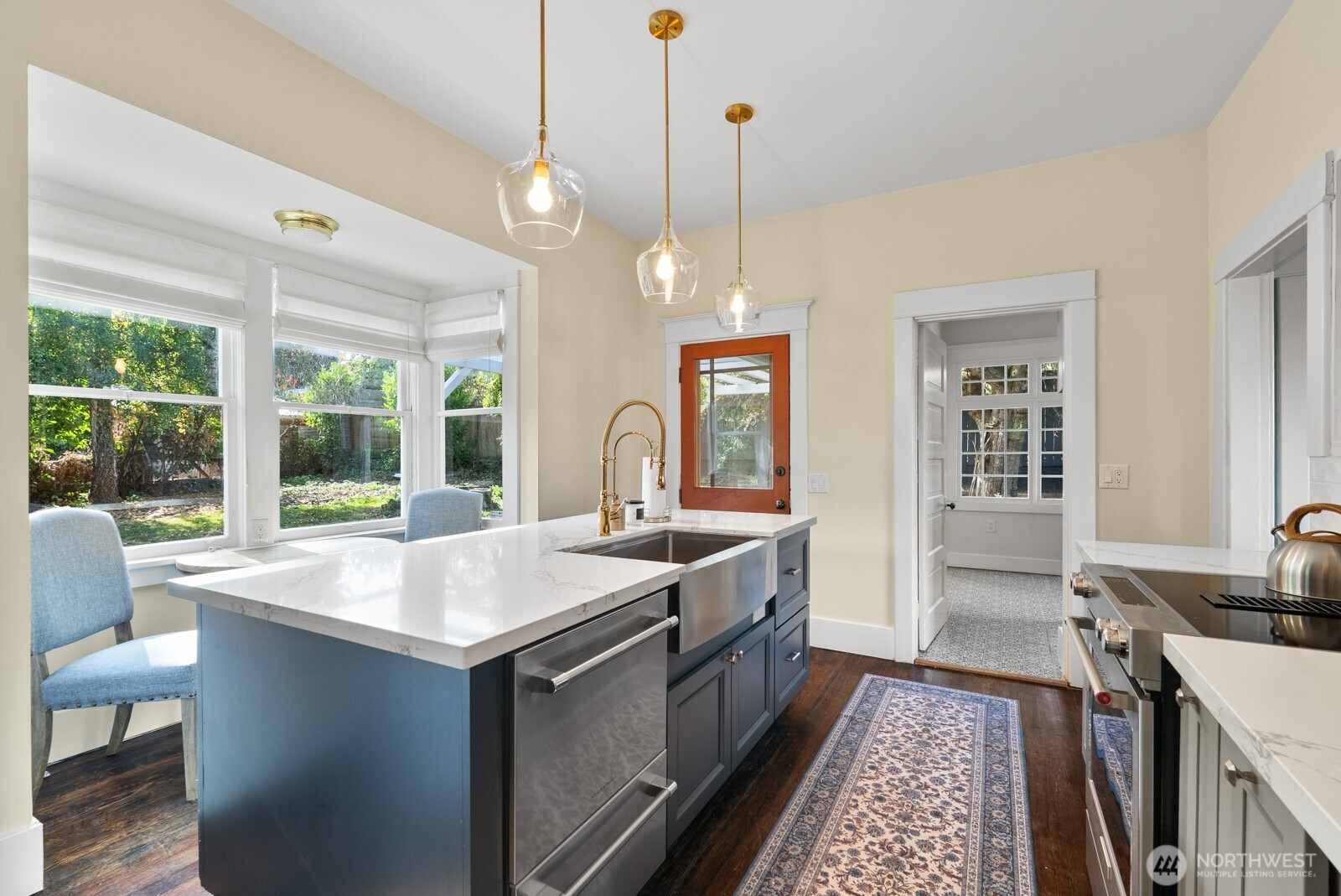 9615 57th Avenue S, Seattle, WA 98118