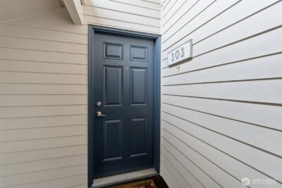 12505 NE 143rd Street #B303, Kirkland, WA 98034 - Photo 2