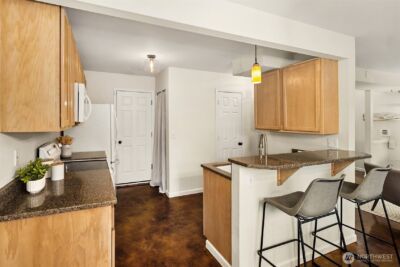 9253 Fremont Avenue N, Seattle, WA 98103 - Photo 11