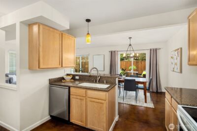 9253 Fremont Avenue N, Seattle, WA 98103 - Photo 12