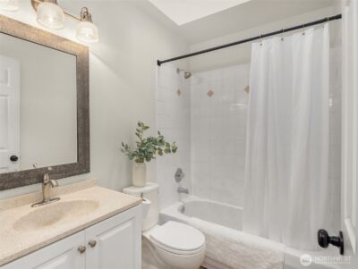 9253 Fremont Avenue N, Seattle, WA 98103 - Photo 18