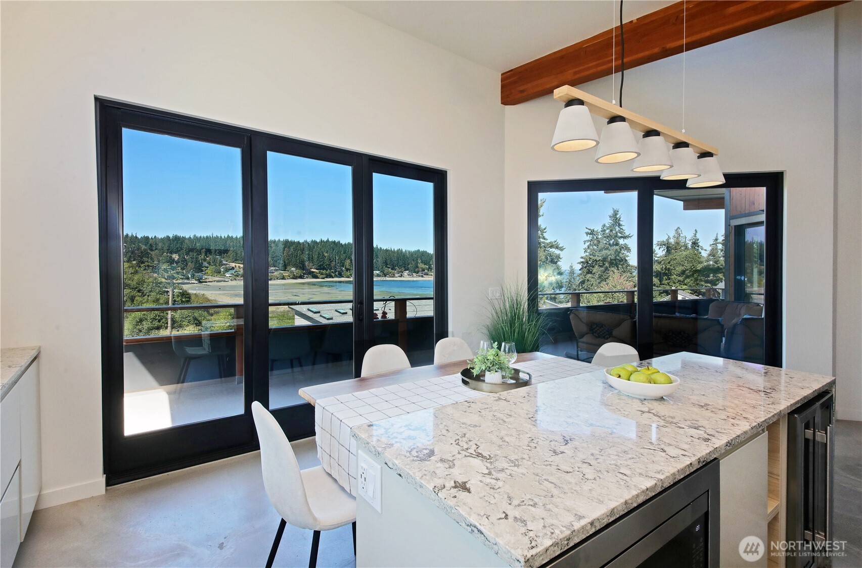 5453 Harborside Lane , Freeland, WA 98249