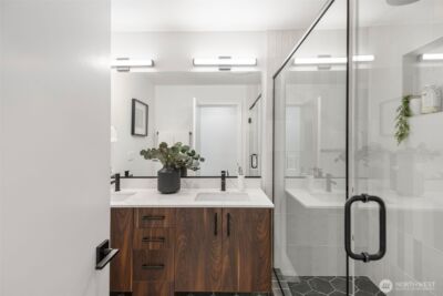 2108 1st Avenue N, Seattle, WA 98109 - Photo 24