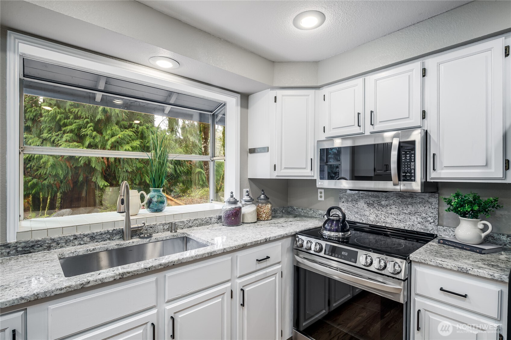 17215 NE 132nd Place , Redmond, WA 98052-2152