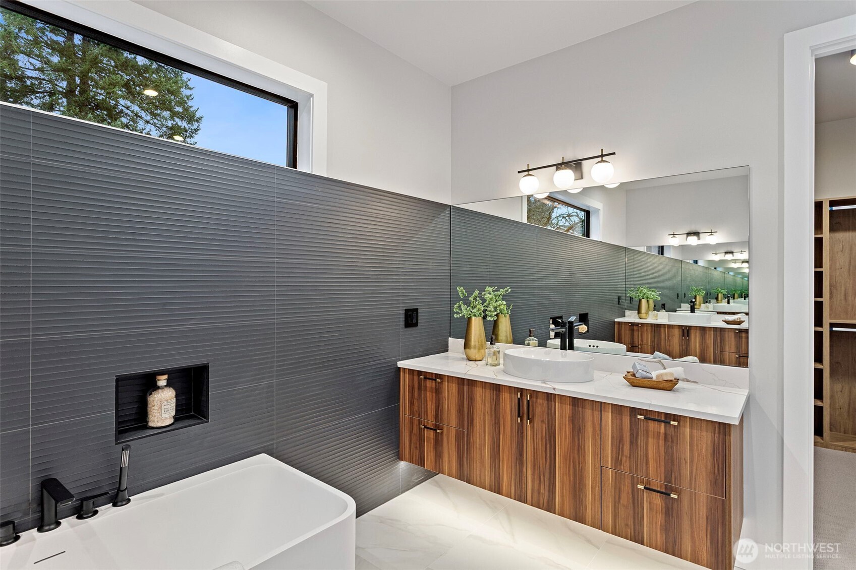 14 158th Place NE, Bellevue, WA 98008