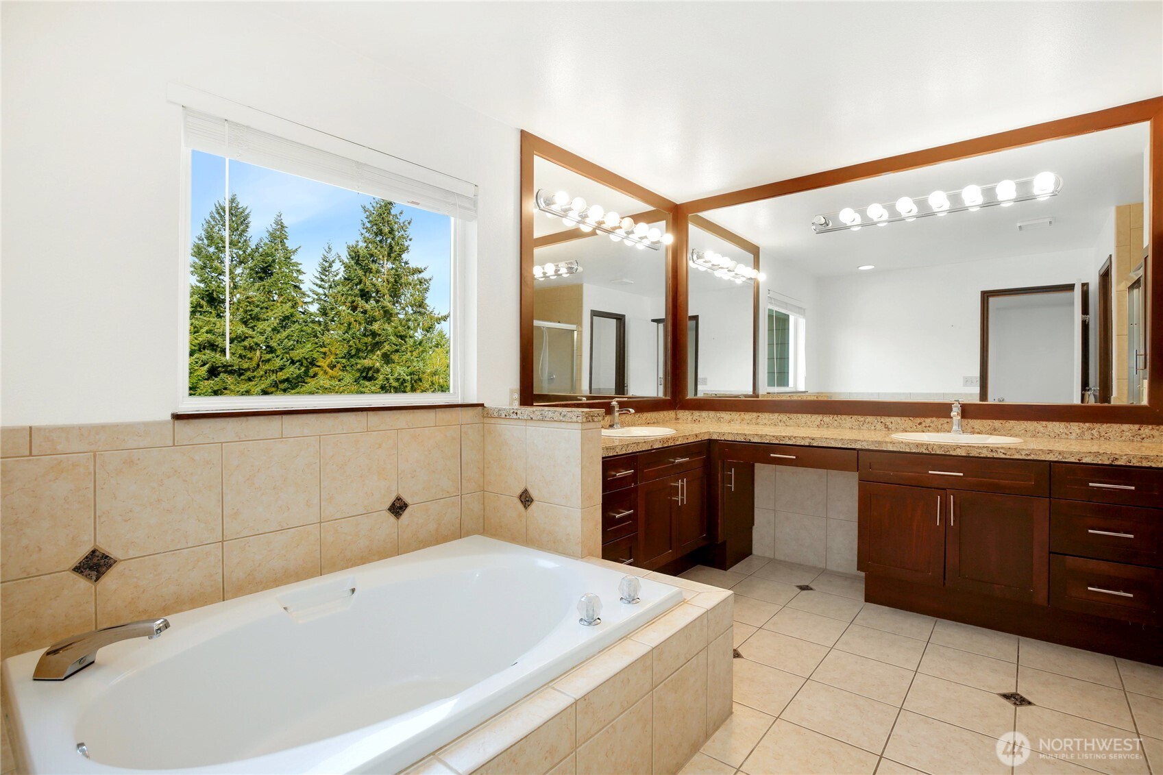 12698 Plateau Circle NW, Silverdale, WA 98383