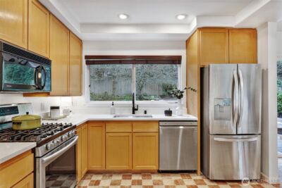 14627 SE Newport Way , Bellevue, WA 98006 - Photo 17