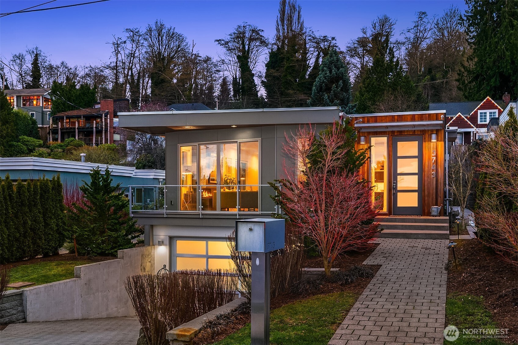 3743 W Commodore Way , Seattle, WA 98199