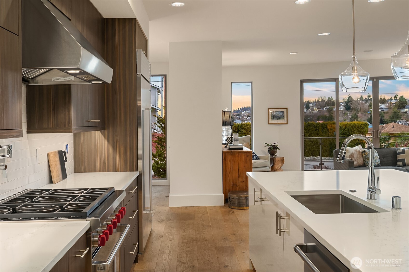 3743 W Commodore Way , Seattle, WA 98199