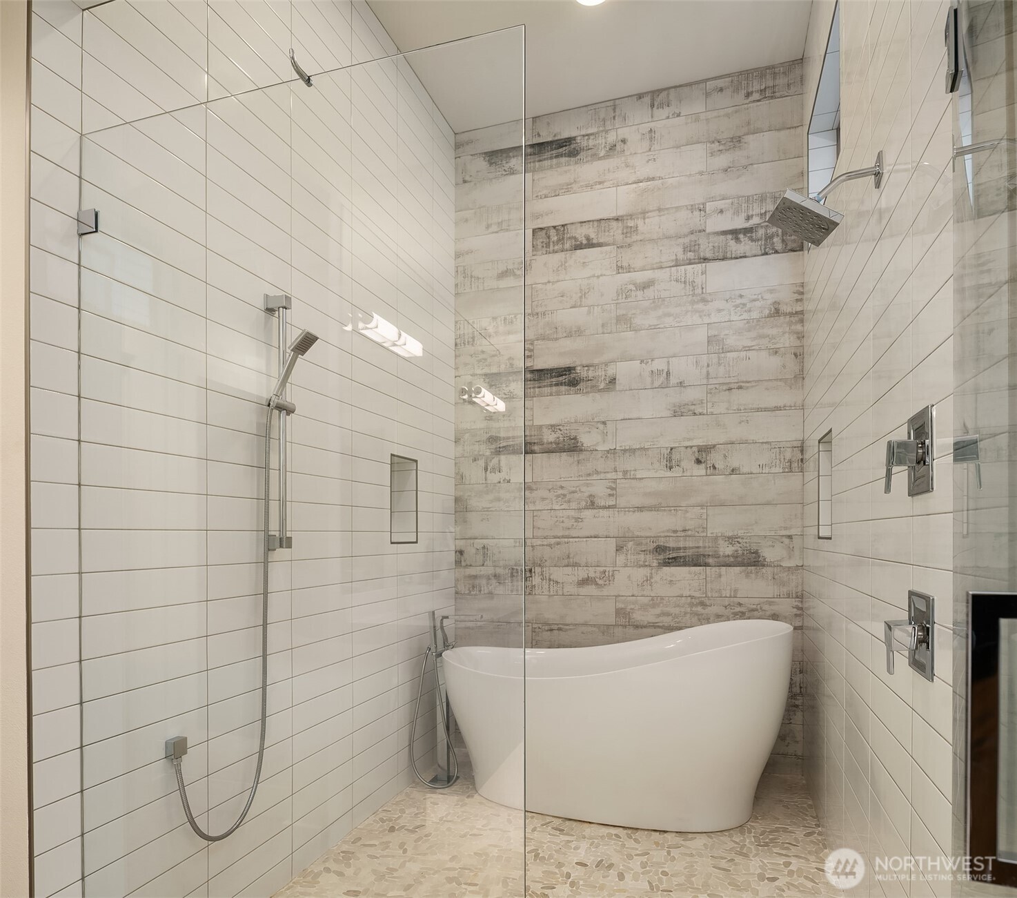 3743 W Commodore Way , Seattle, WA 98199