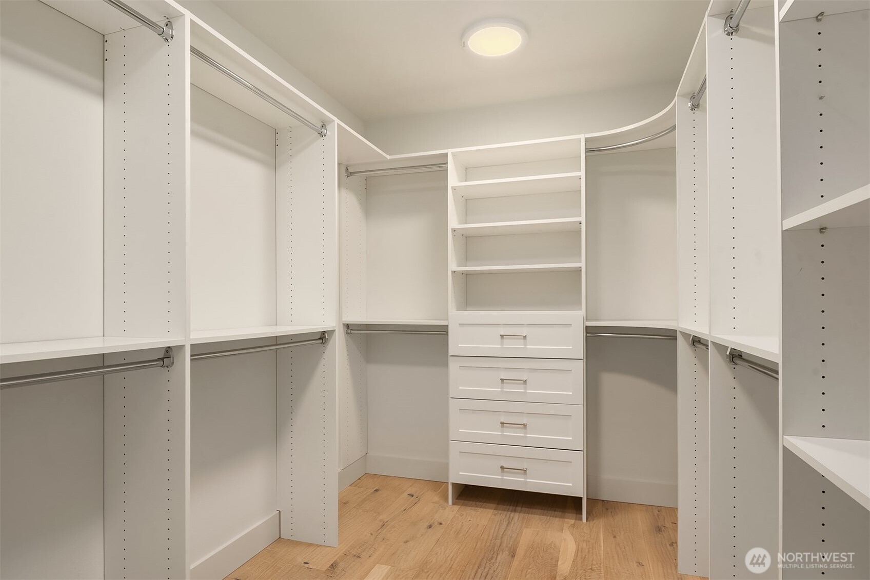 3743 W Commodore Way , Seattle, WA 98199