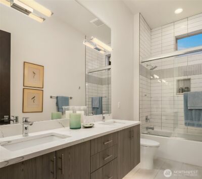 3743 W Commodore Way , Seattle, WA 98199 - Photo 25