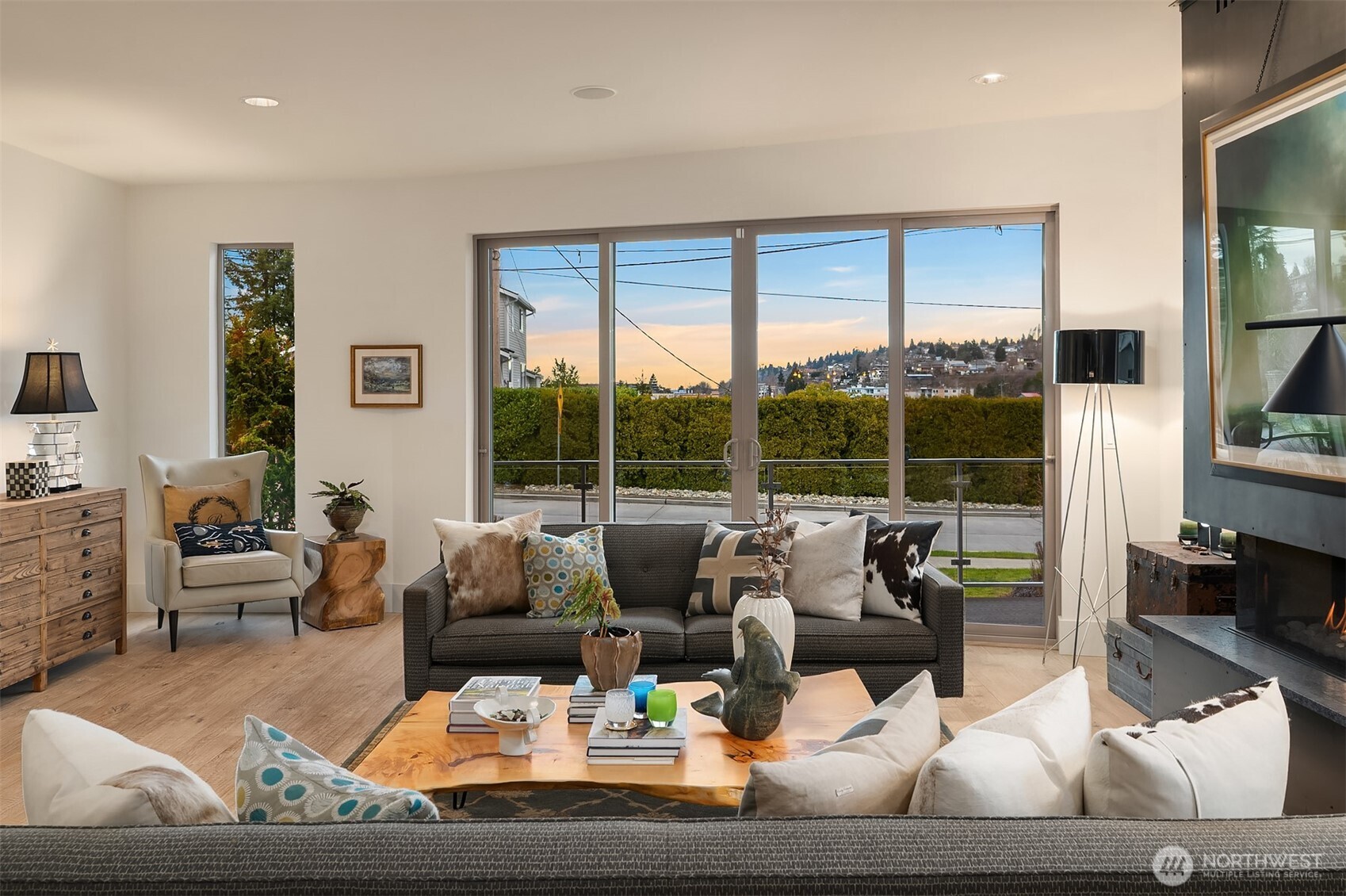 3743 W Commodore Way , Seattle, WA 98199