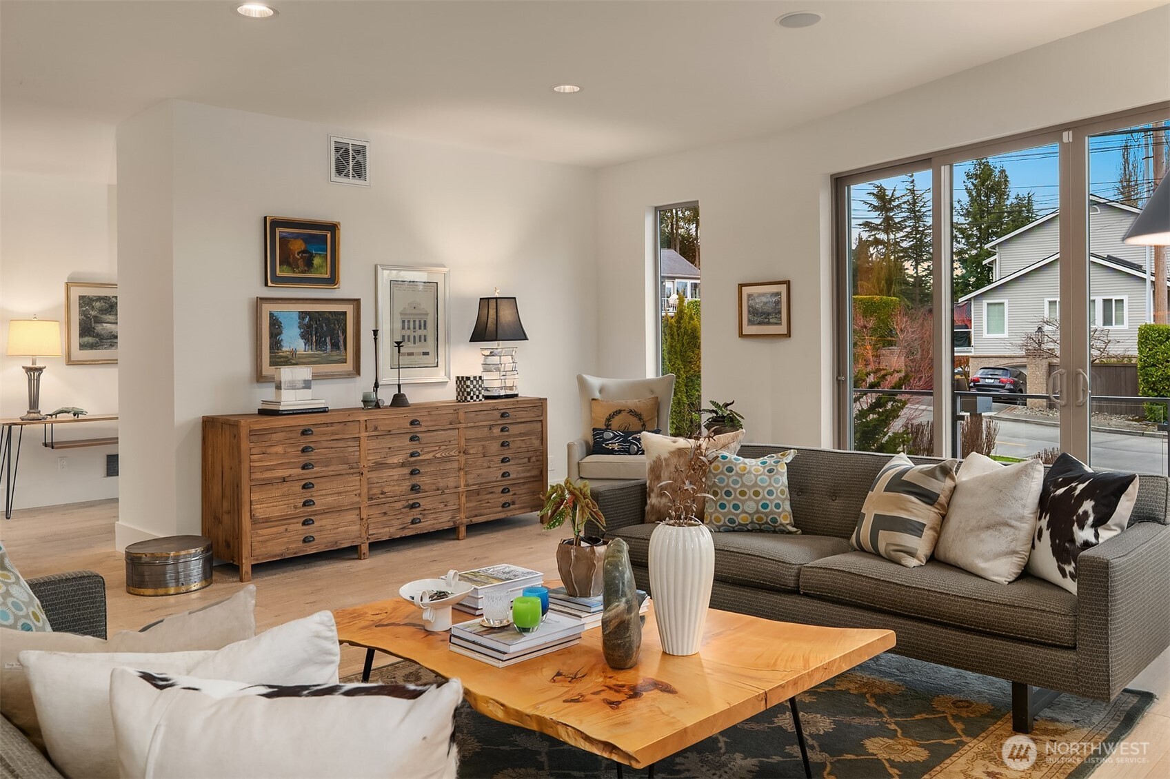 3743 W Commodore Way , Seattle, WA 98199