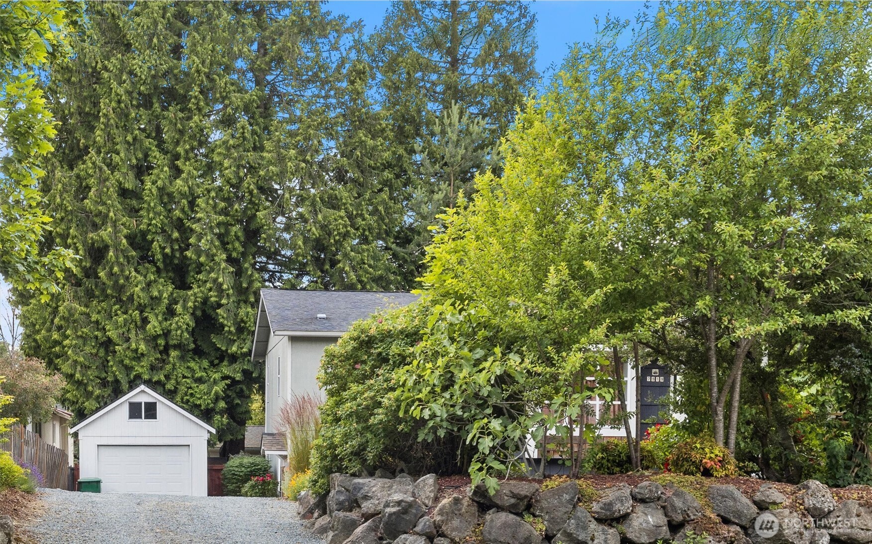 7023 16th Avenue SW, Seattle, WA 98106