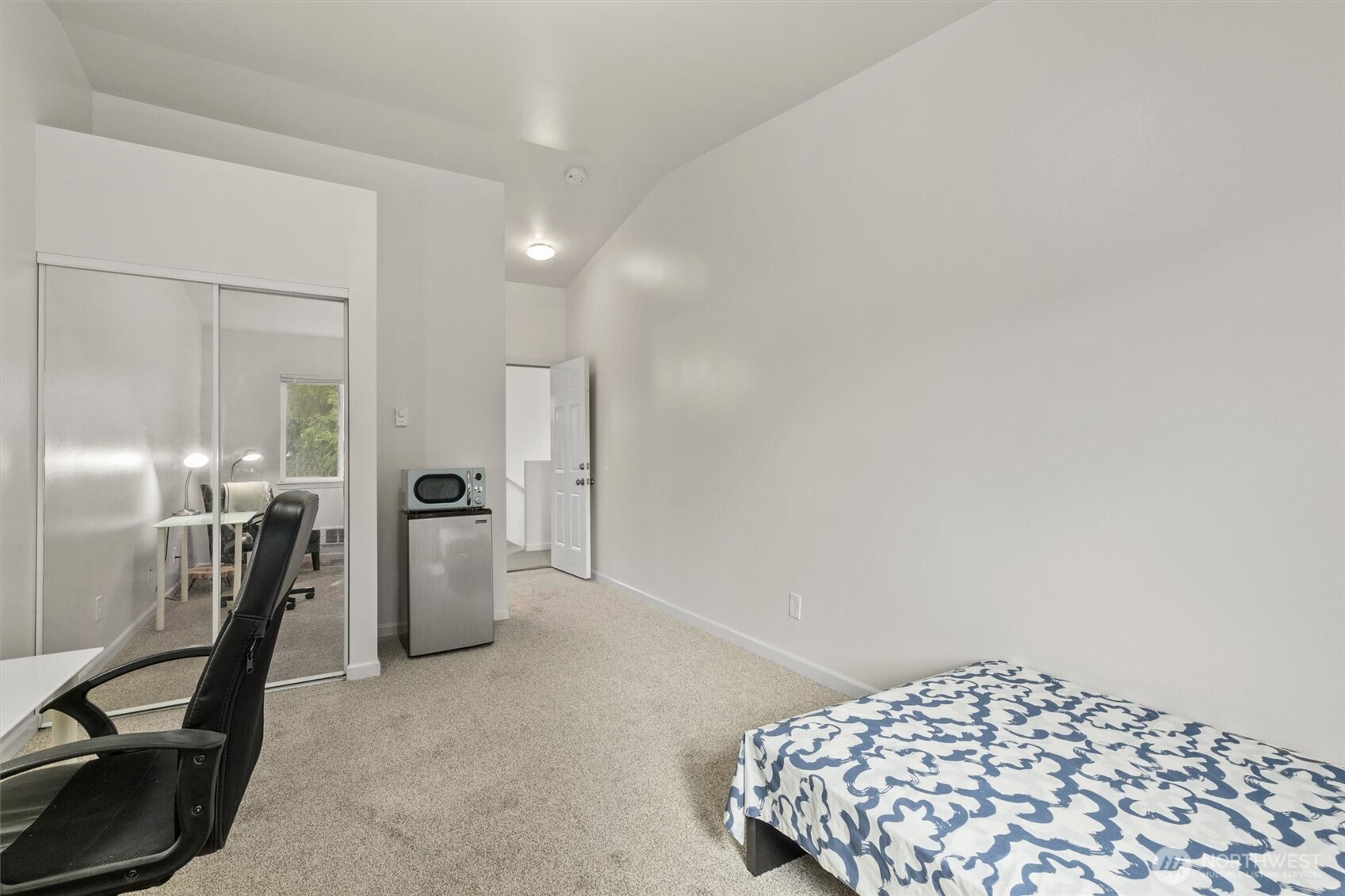 7023 16th Avenue SW, Seattle, WA 98106