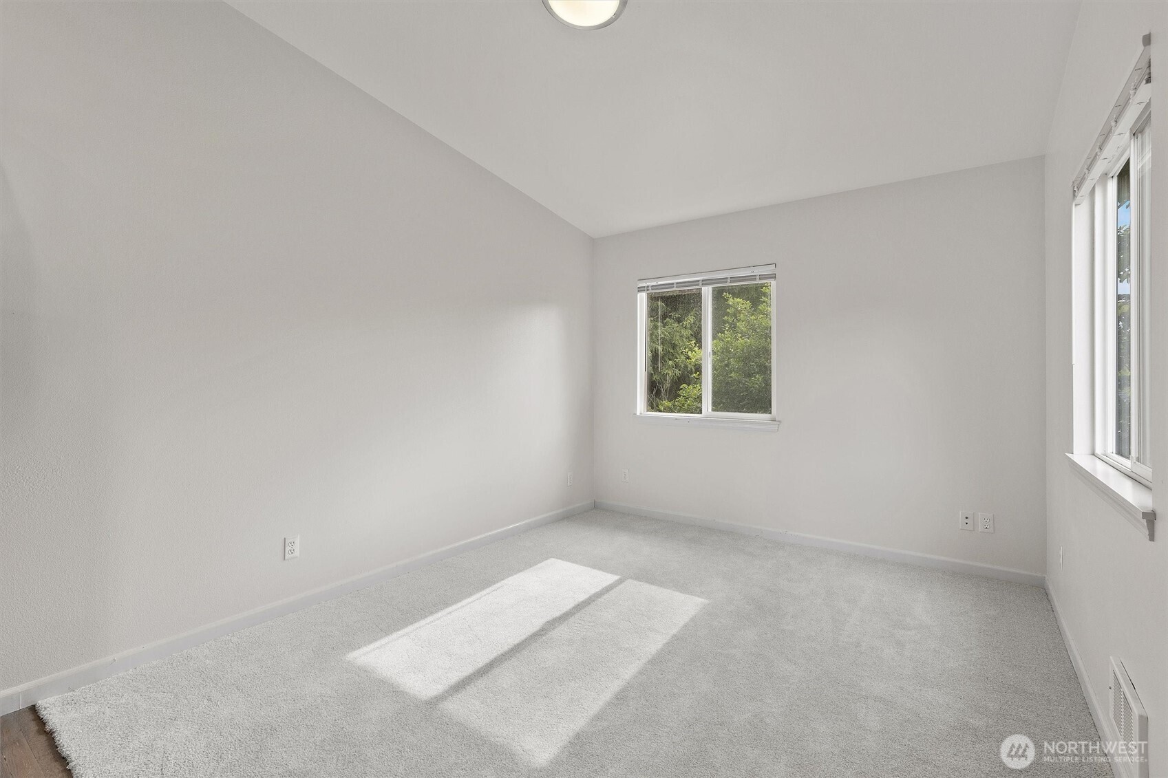 7023 16th Avenue SW, Seattle, WA 98106