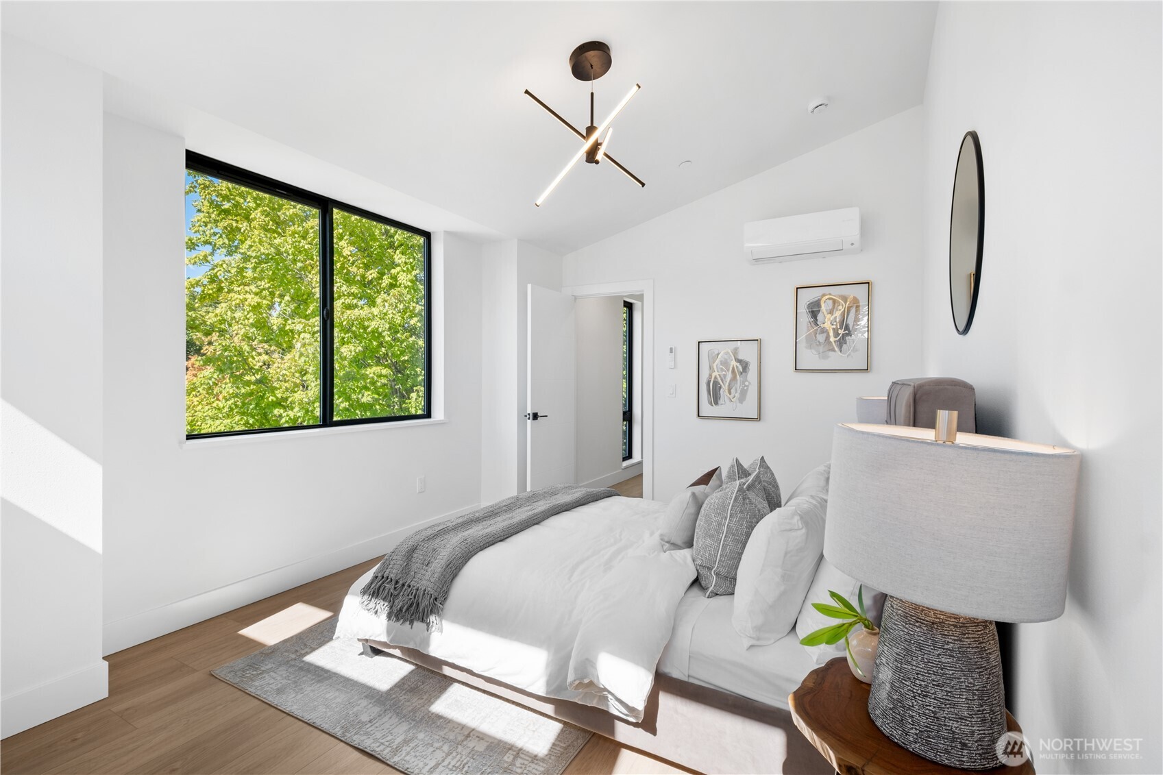 220 21st Avenue E, Seattle, WA 98112