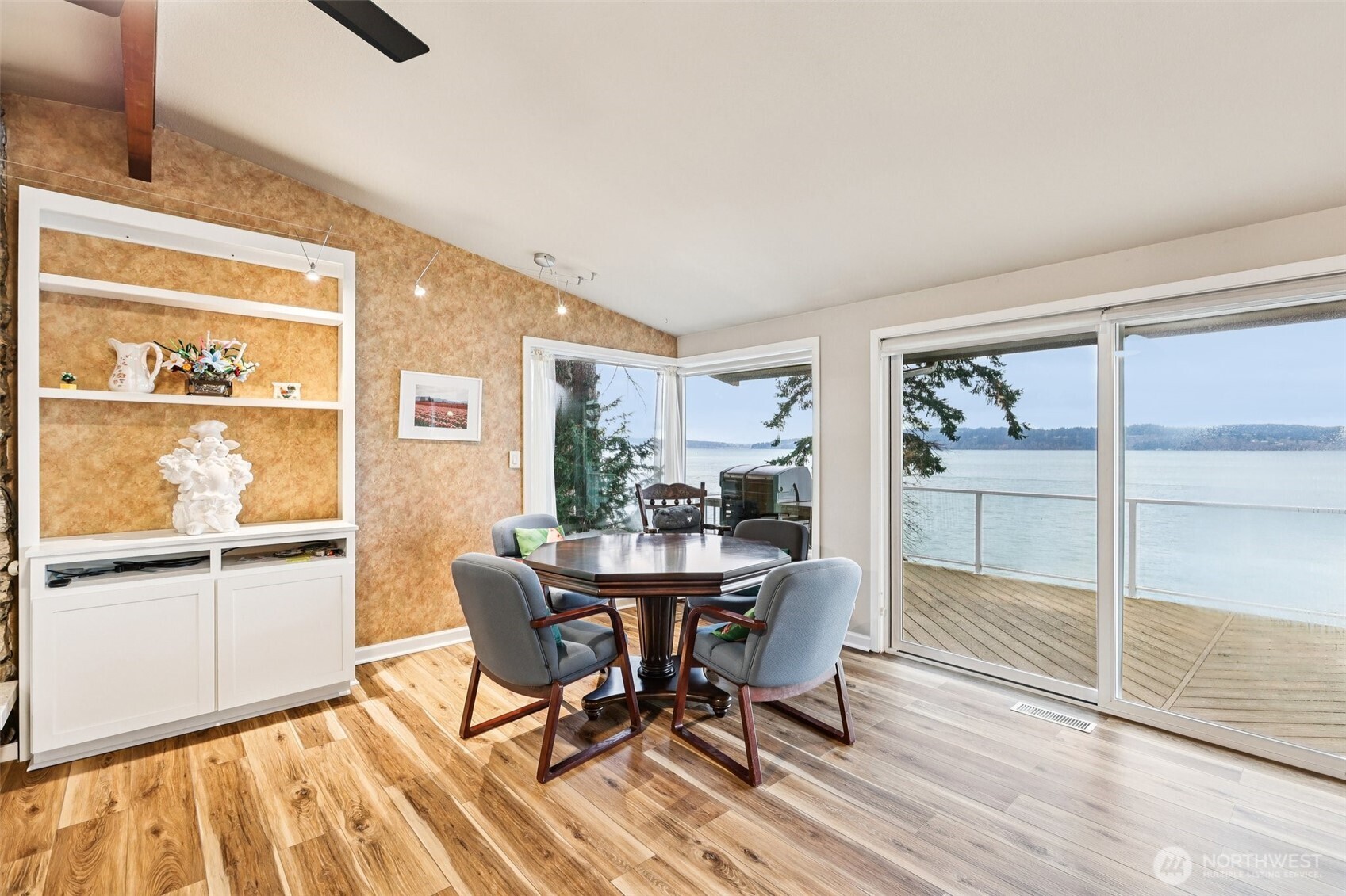 17340 Golden View Avenue , La Conner, WA 98257