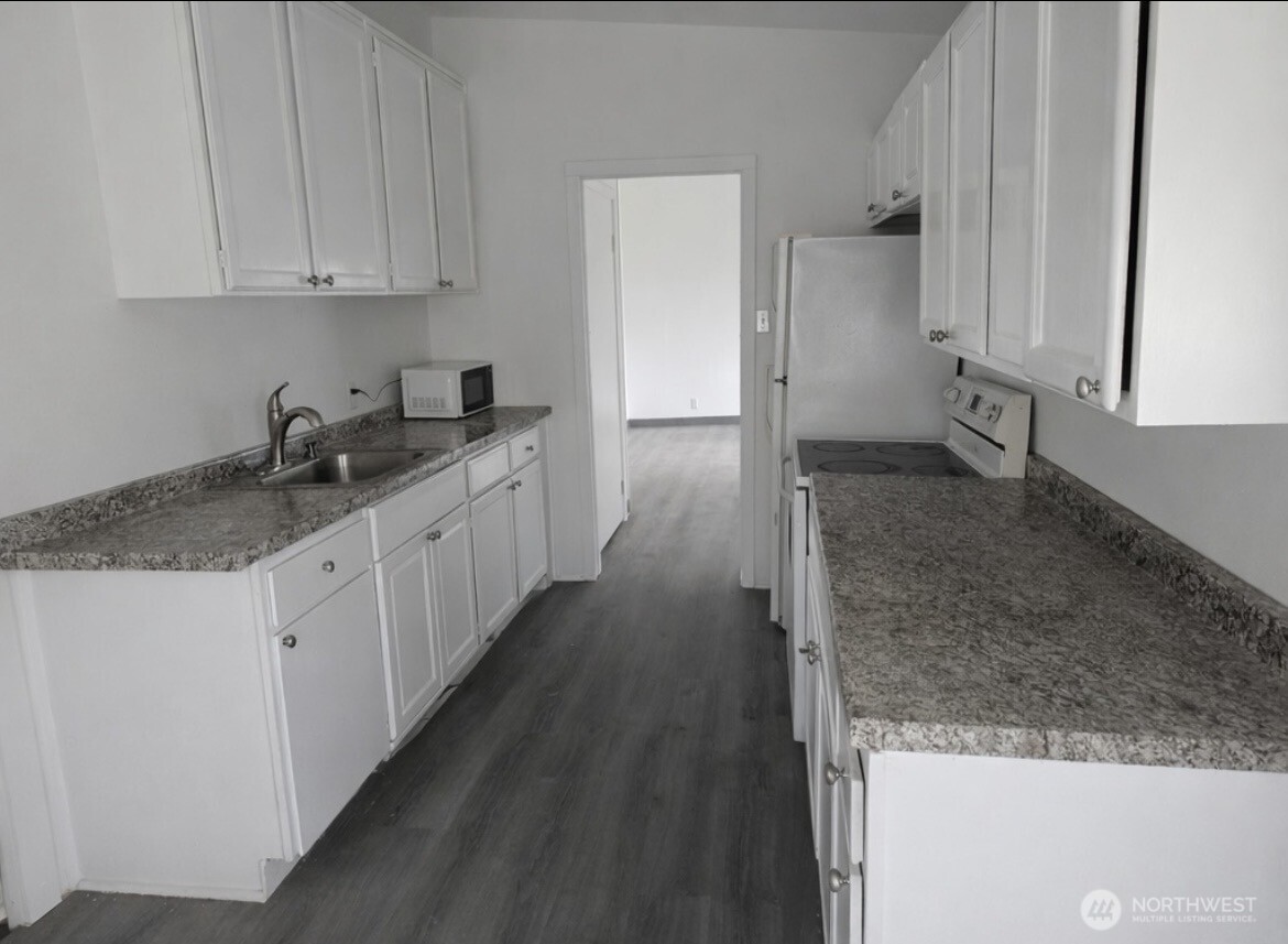 244 Emerson Avenue , Hoquiam, WA 98550