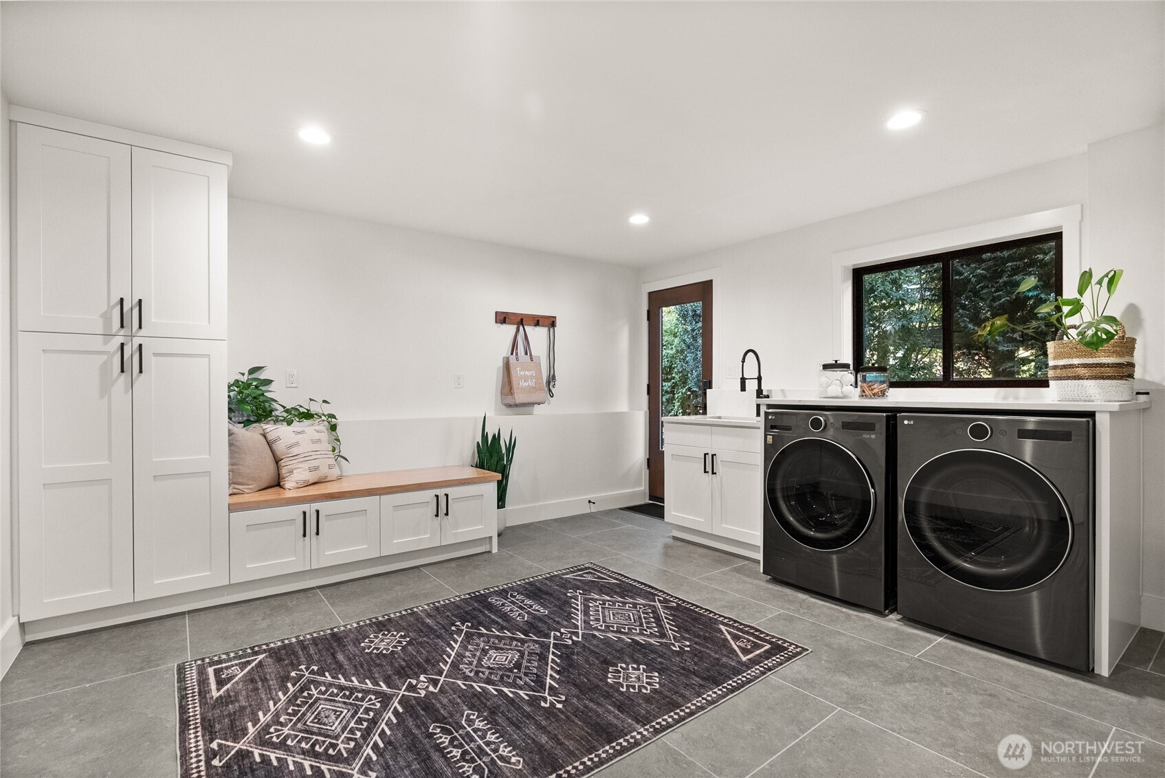 6917 57th Avenue NE, Seattle, WA 98115