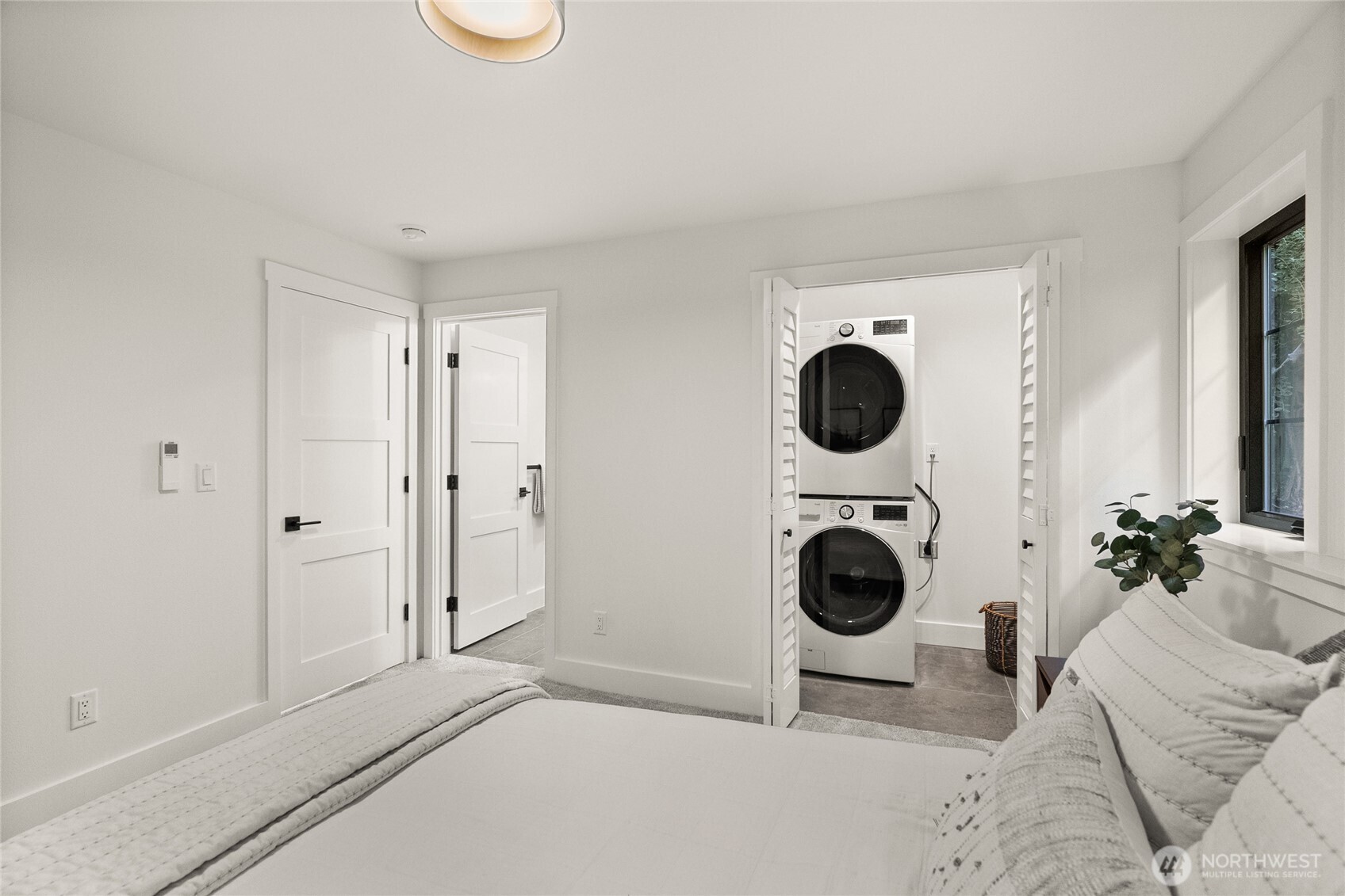 6917 57th Avenue NE, Seattle, WA 98115