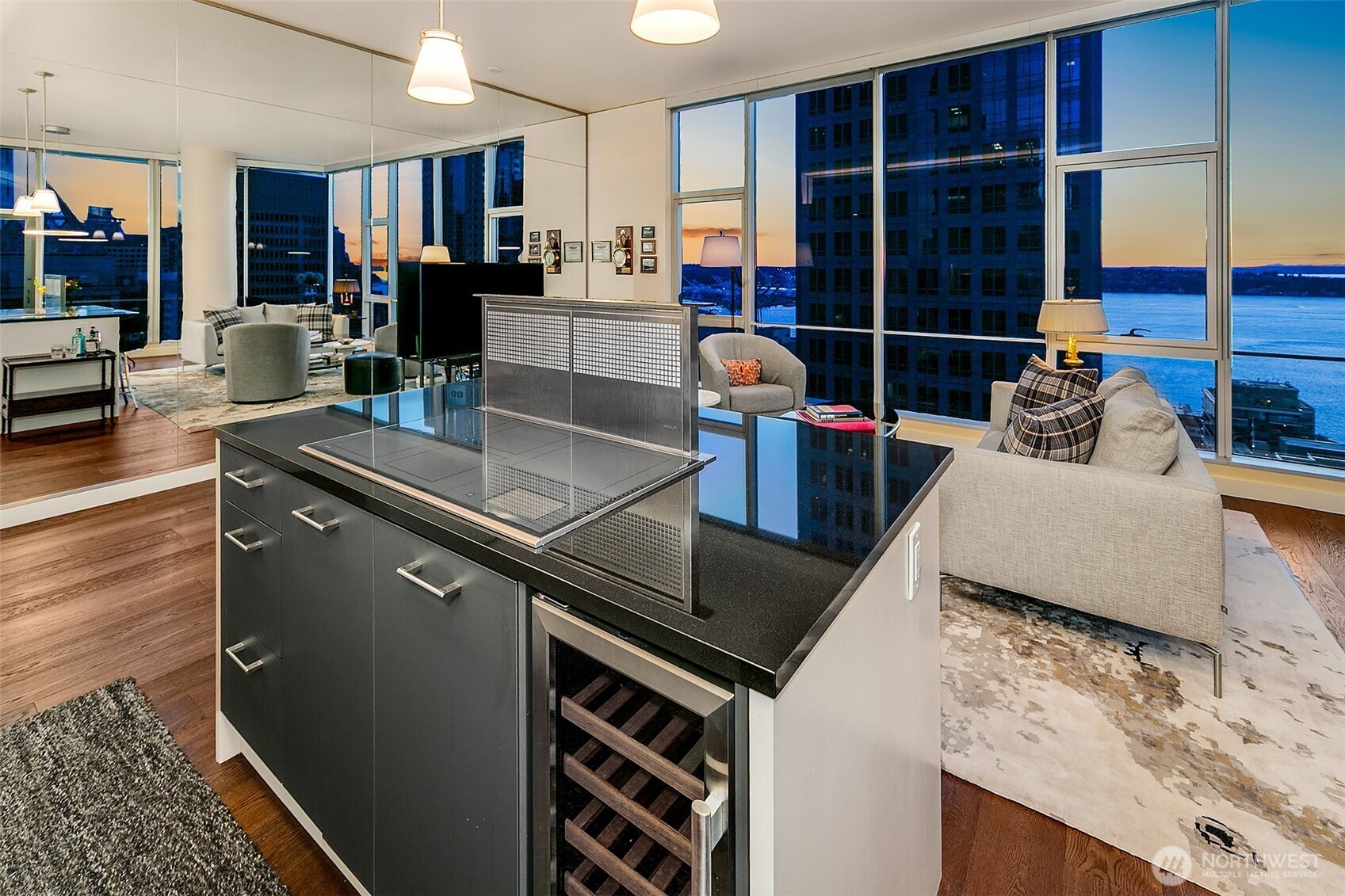 909 5th Avenue #2301, Seattle, WA 98164